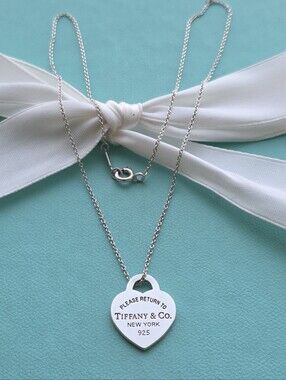 Small heart tag pendant necklace